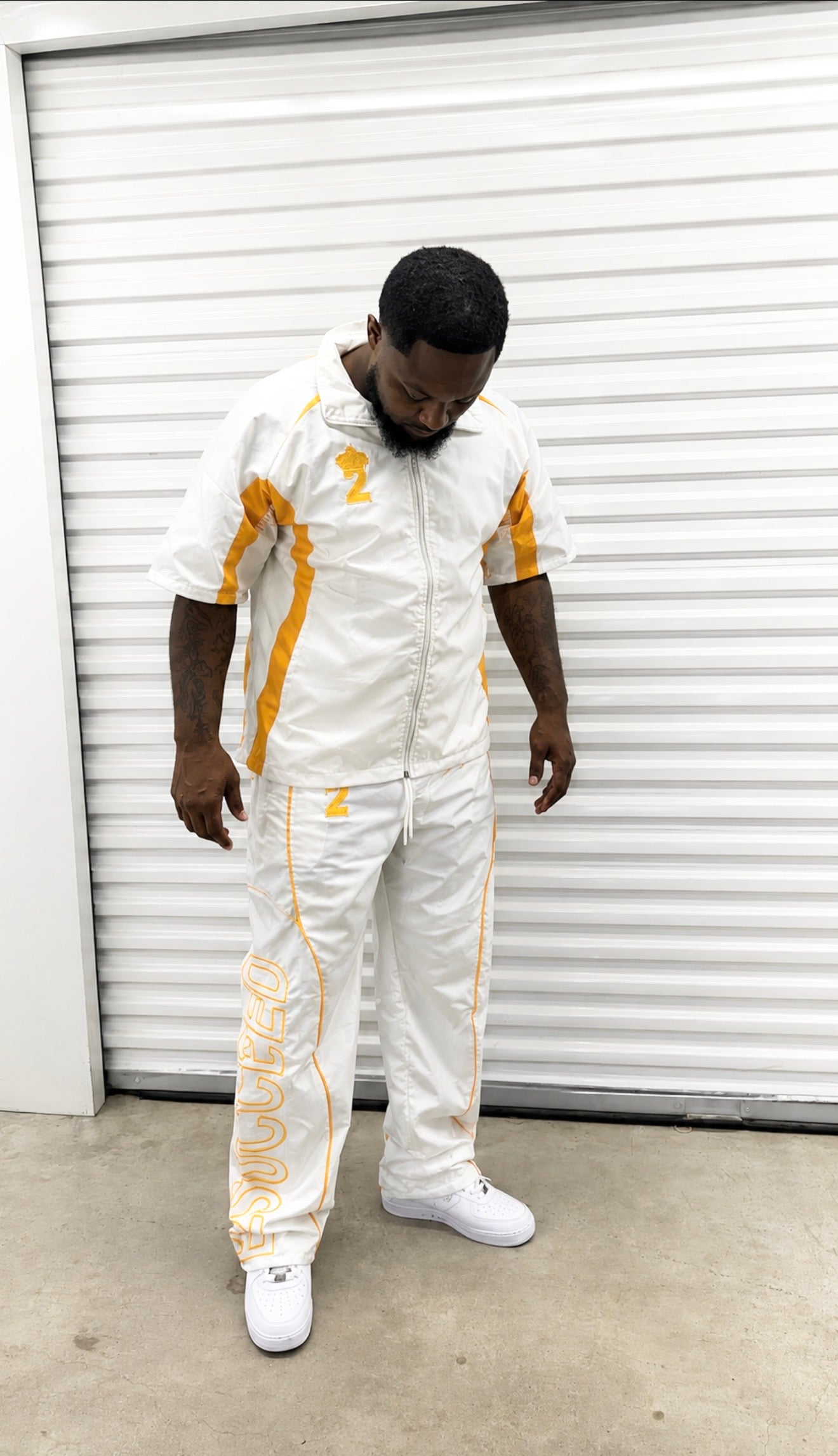 Believe2Succeed Elite White & Gold Set “WINDBREAKER”